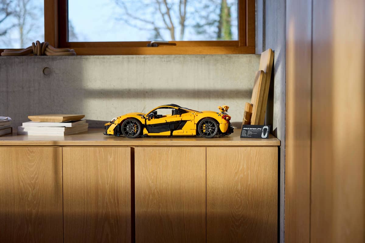 Конструктор LEGO Technic 42172 McLaren P1