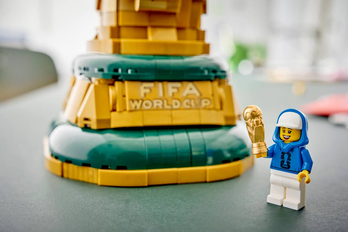 Конструктор LEGO Editions 43020 FIFA World Cup Official Trophy