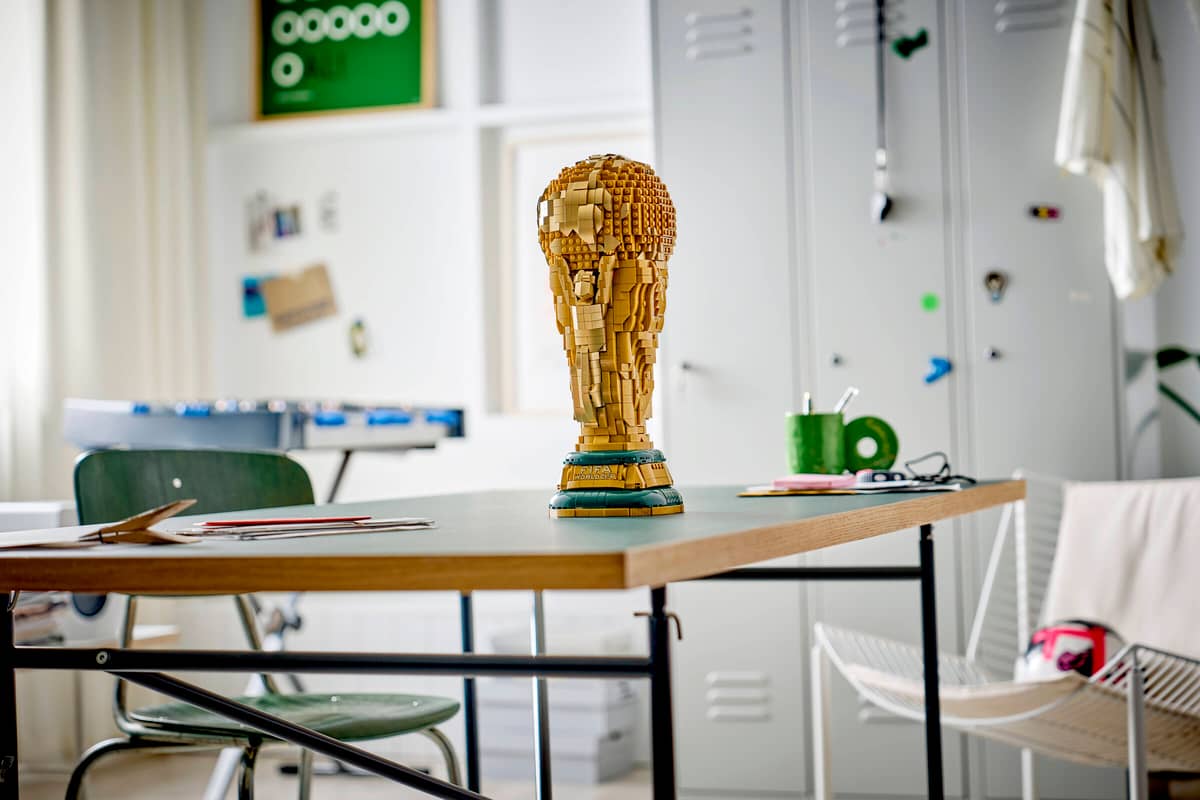 Конструктор LEGO Editions 43020 FIFA World Cup Official Trophy